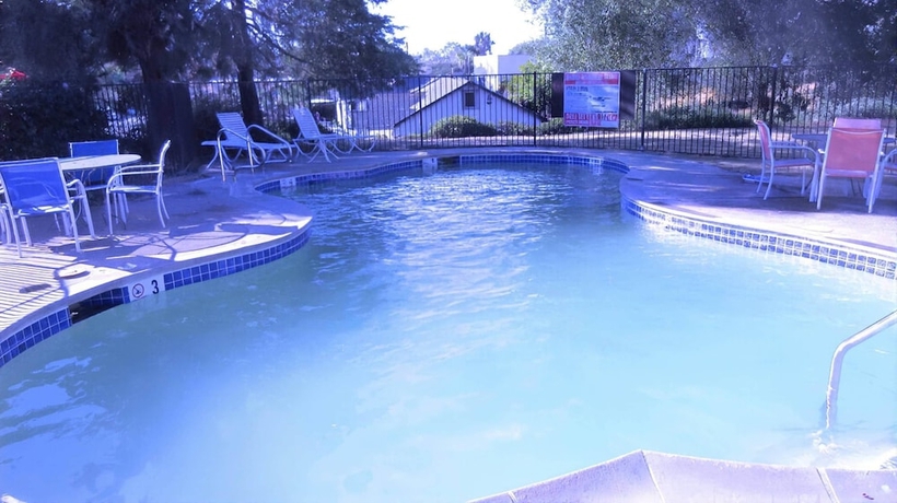 Imagen de la piscina del Hotel Rodeway Inn Jackson - Martell. Foto 16