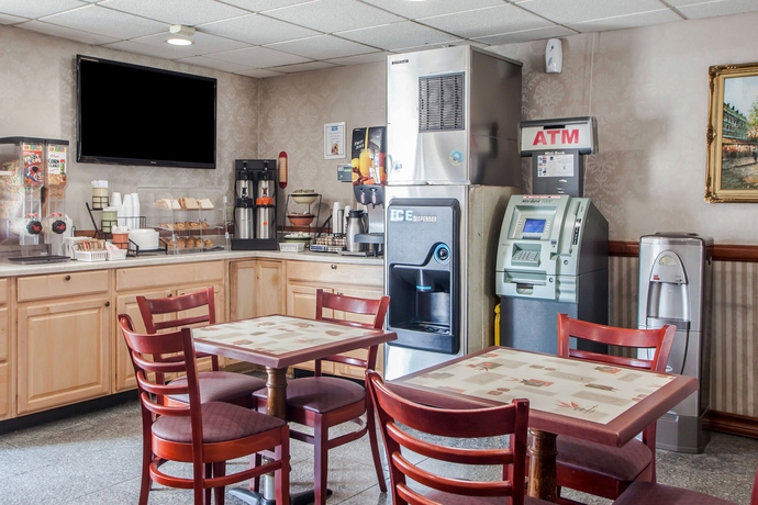 Imagen del bar/restaurante del Hotel Rodeway Inn Jersey City Near Hoboken. Foto 3