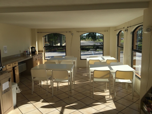 Imagen del bar/restaurante del Hotel Rodeway Inn Kissimmee. Foto 2