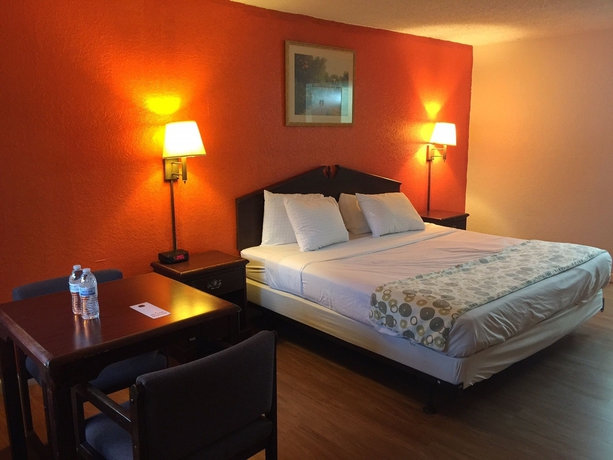 Imagen de la habitación del Hotel Rodeway Inn Kissimmee. Foto 6