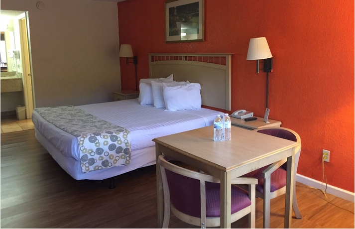 Imagen de la habitación del Hotel Rodeway Inn Kissimmee. Foto 11