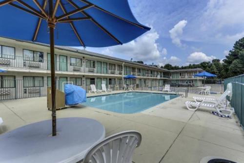 Imagen general del Hotel Rodeway Inn Lafayette. Foto 4