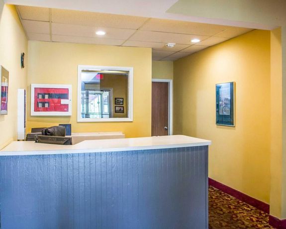 Imagen de los interiores del Hotel Rodeway Inn Lakeville. Foto 20