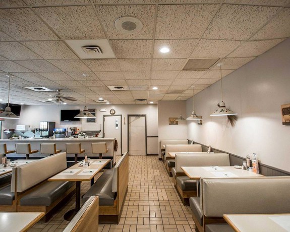 Imagen del bar/restaurante del Hotel Rodeway Inn Lakeville. Foto 2