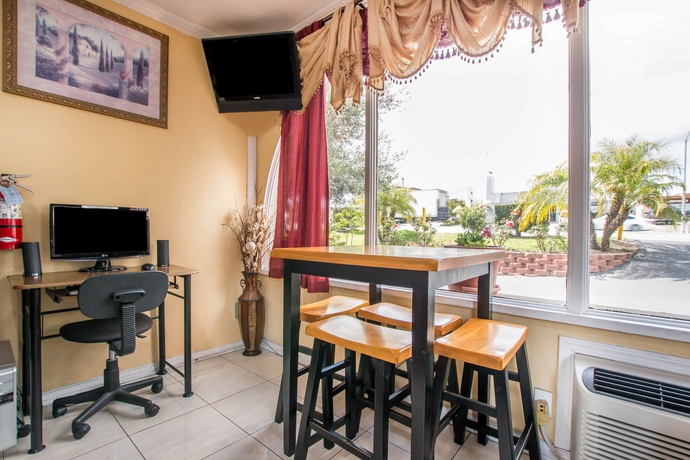 Imagen de los interiores del Hotel Rodeway Inn Lemon Grove San Diego East. Foto 12