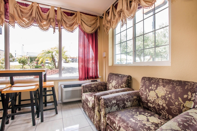 Imagen de los interiores del Hotel Rodeway Inn Lemon Grove San Diego East. Foto 16