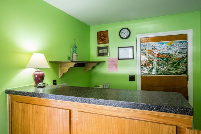Imagen de los interiores del Hotel Rodeway Inn Lincoln I-93. Foto 14