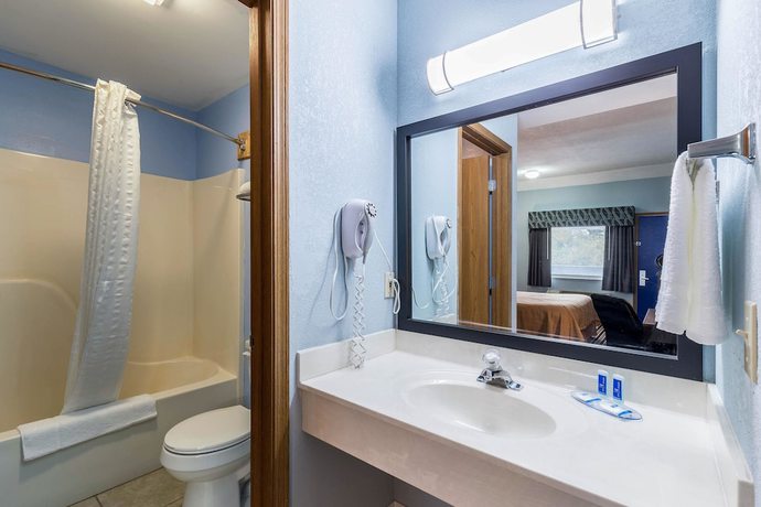 Imagen de la habitación del Hotel Rodeway Inn Ludington. Foto 11