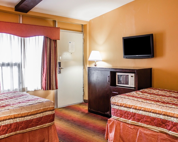 Imagen de la habitación del Hotel Rodeway Inn Macarthur Airport. Foto 2