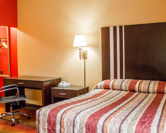 Imagen de la habitación del Hotel Rodeway Inn Macarthur Airport. Foto 4