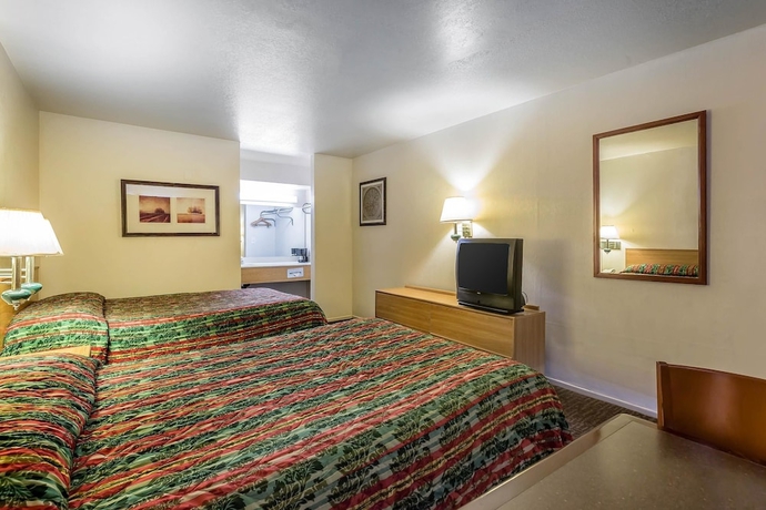 Imagen de la habitación del Hotel Rodeway Inn Magic Mountain Area. Foto 12