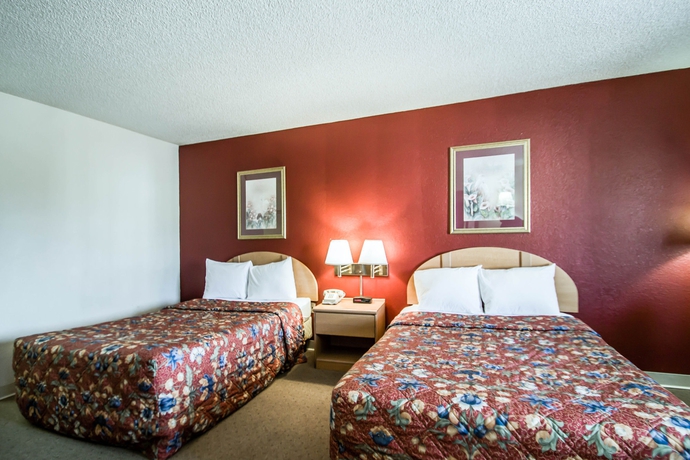 Imagen de la habitación del Hotel Rodeway Inn Maingate. Foto 6