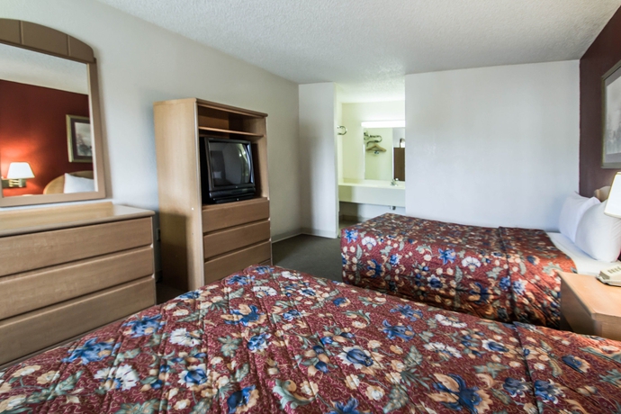 Imagen de la habitación del Hotel Rodeway Inn Maingate. Foto 7