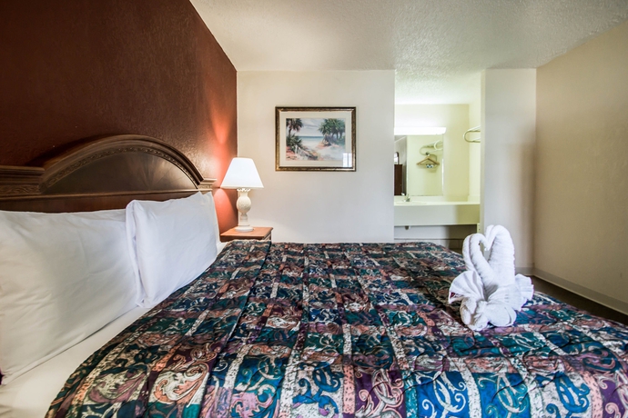 Imagen de la habitación del Hotel Rodeway Inn Maingate. Foto 9
