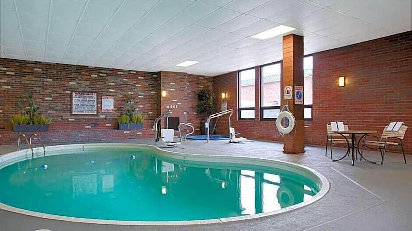 Imagen de la piscina del Hotel Rodeway Inn, Mcpherson. Foto 20