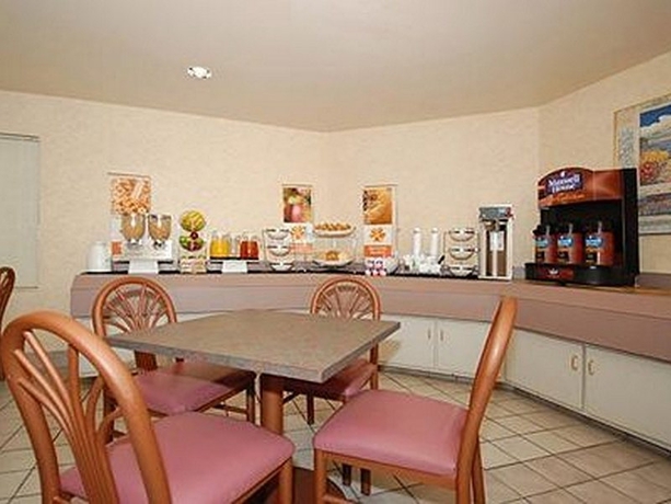 Imagen general del Hotel Rodeway Inn Memphis. Foto 3