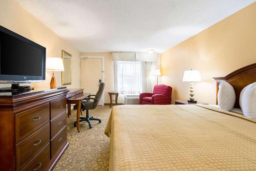 Imagen de la habitación del Hotel Rodeway Inn Metro Airport. Foto 7