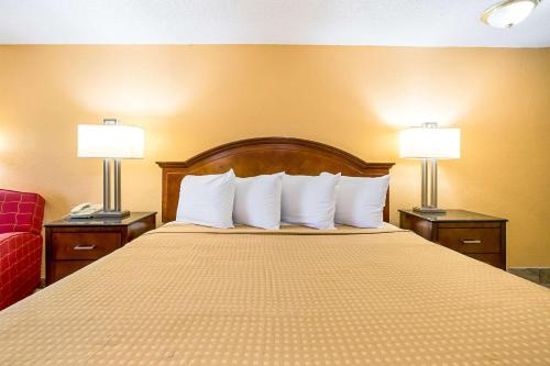 Imagen de la habitación del Hotel Rodeway Inn Metro Airport. Foto 8