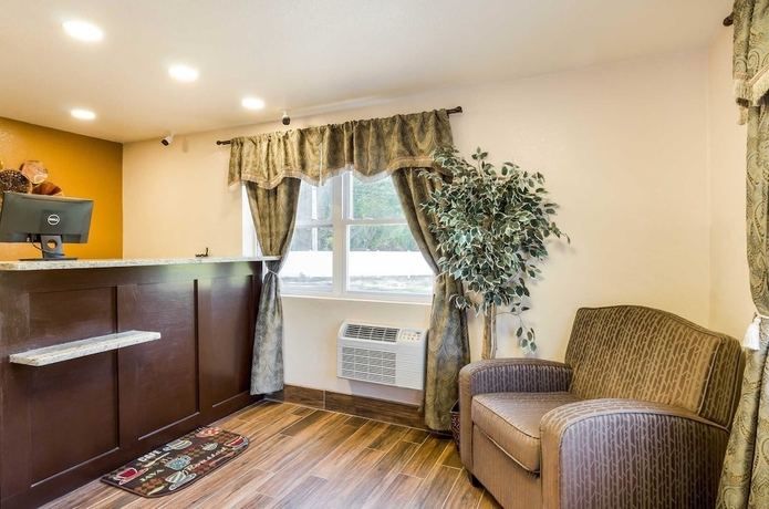 Imagen de los interiores del Hotel Rodeway Inn Middleboro Plymouth. Foto 14