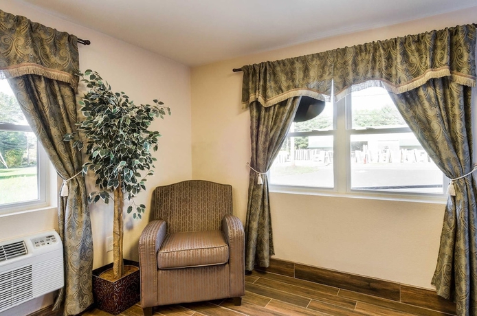 Imagen de los interiores del Hotel Rodeway Inn Middleboro Plymouth. Foto 15