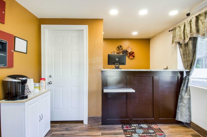 Imagen de los interiores del Hotel Rodeway Inn Middleboro Plymouth. Foto 16