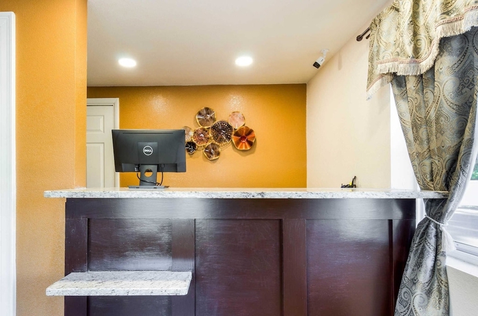 Imagen de los interiores del Hotel Rodeway Inn Middleboro Plymouth. Foto 17