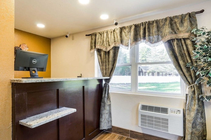 Imagen de los interiores del Hotel Rodeway Inn Middleboro Plymouth. Foto 18
