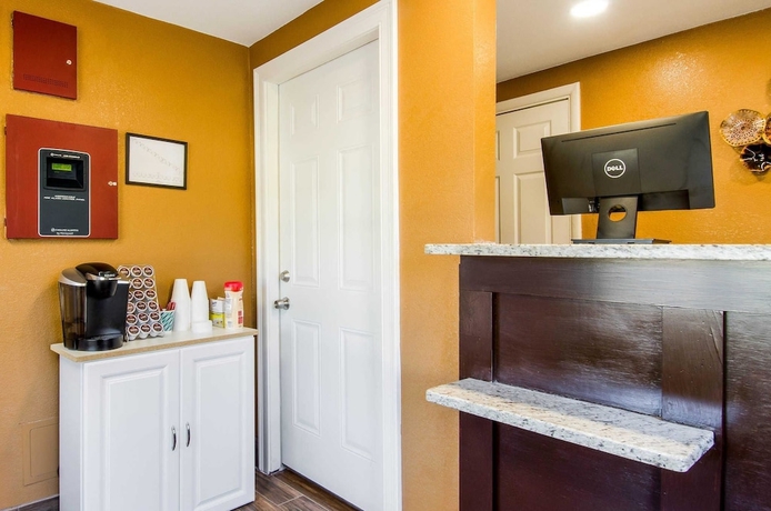 Imagen de los interiores del Hotel Rodeway Inn Middleboro Plymouth. Foto 19