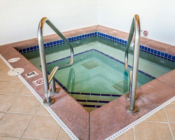 Imagen de la piscina del Hotel Rodeway Inn Milford. Foto 19