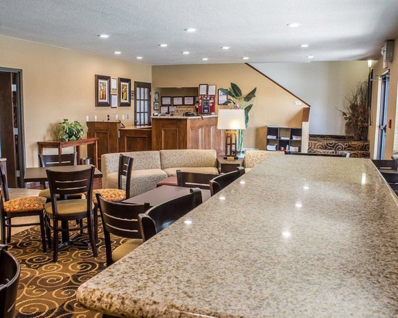 Imagen de los interiores del Hotel Rodeway Inn Milford. Foto 16