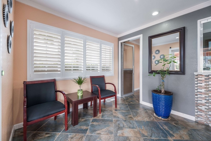 Imagen de los interiores del Hotel Rodeway Inn, Modesto. Foto 13