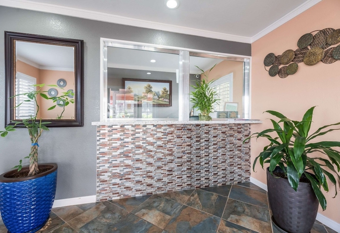 Imagen de los interiores del Hotel Rodeway Inn, Modesto. Foto 15