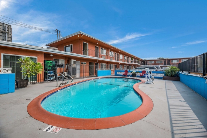Imagen de la piscina del Hotel Rodeway Inn, Modesto. Foto 18
