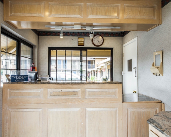 Imagen de los interiores del Hotel Rodeway Inn Monterey Near Fairgrounds. Foto 16