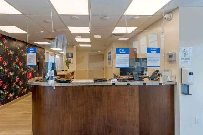 Imagen de los interiores del Hotel Rodeway Inn Near Hollywood Beach. Foto 12