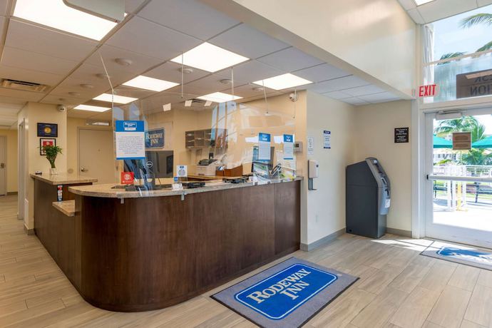 Imagen de los interiores del Hotel Rodeway Inn Near Hollywood Beach. Foto 13