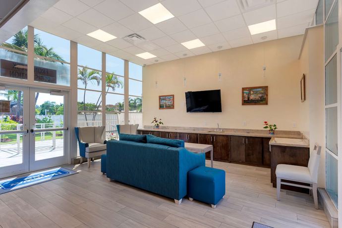 Imagen de los interiores del Hotel Rodeway Inn Near Hollywood Beach. Foto 15