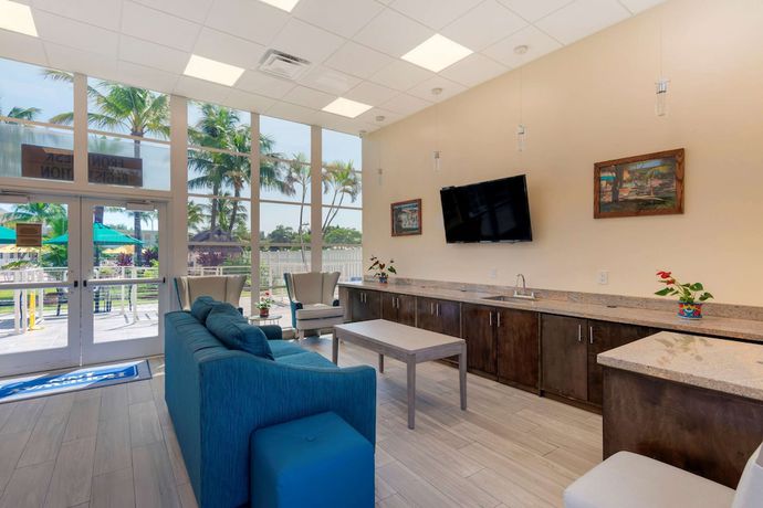 Imagen de los interiores del Hotel Rodeway Inn Near Hollywood Beach. Foto 16