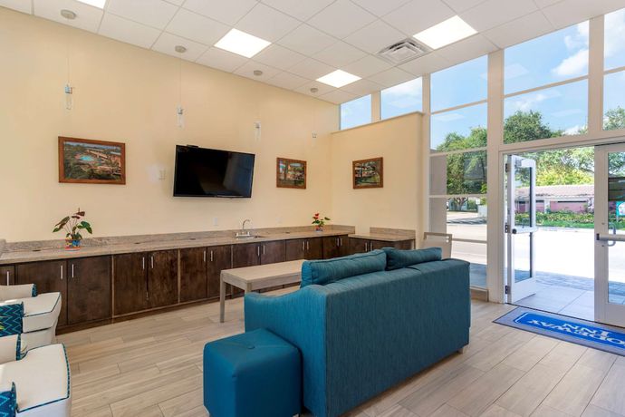 Imagen de los interiores del Hotel Rodeway Inn Near Hollywood Beach. Foto 17