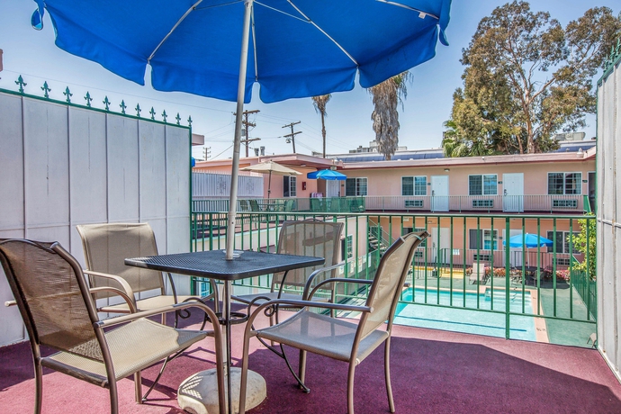 Imagen de la piscina del Hotel Rodeway Inn Near Melrose Ave. Foto 10