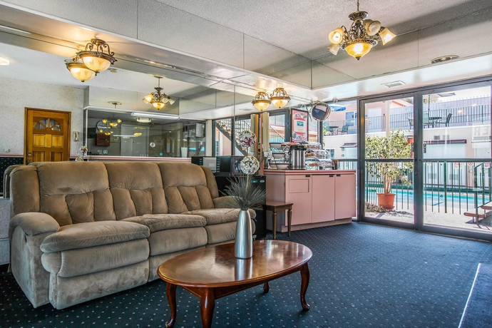 Imagen de los interiores del Hotel Rodeway Inn Near Melrose Ave. Foto 8