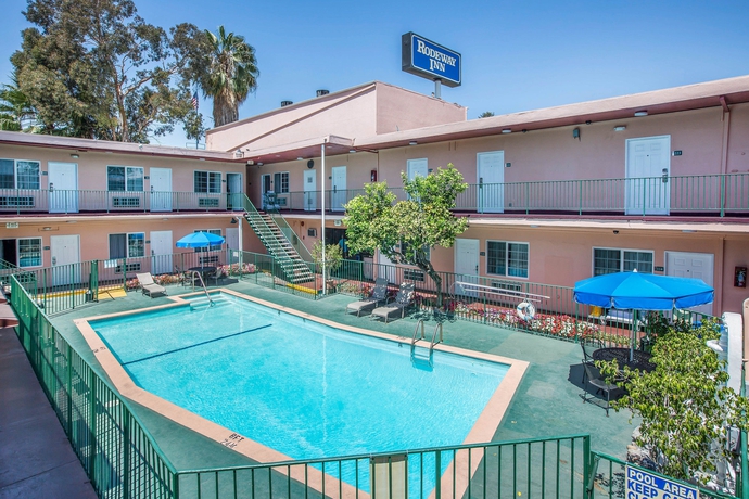 Imagen de la piscina del Hotel Rodeway Inn Near Melrose Ave. Foto 11