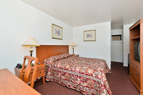 Imagen de la habitación del Hotel Rodeway Inn Near University-gateway To Yosemite. Foto 10