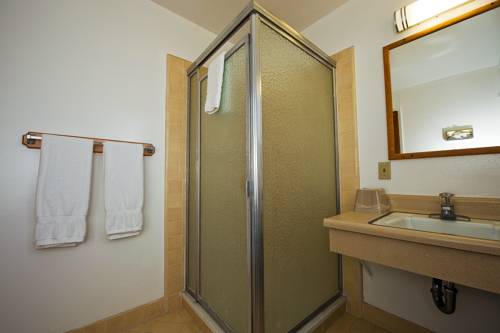 Imagen de la habitación del Hotel Rodeway Inn Near University-gateway To Yosemite. Foto 16