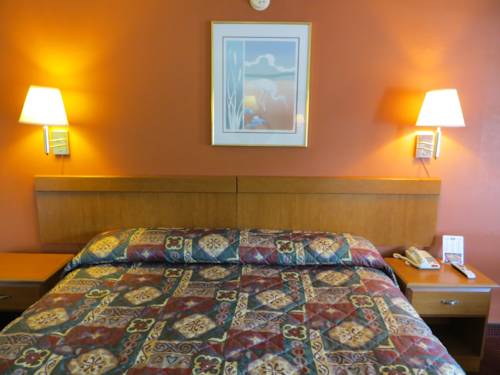 Imagen de la habitación del Hotel Rodeway Inn Norcross. Foto 8