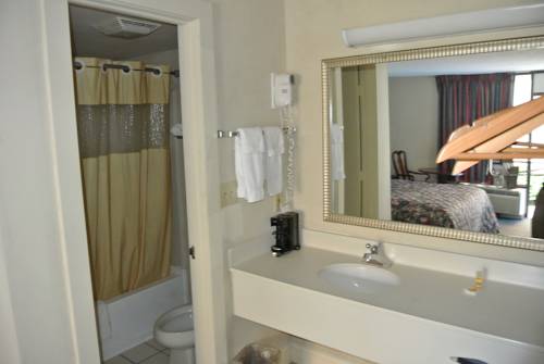 Imagen de la habitación del Hotel Rodeway Inn Norcross. Foto 10