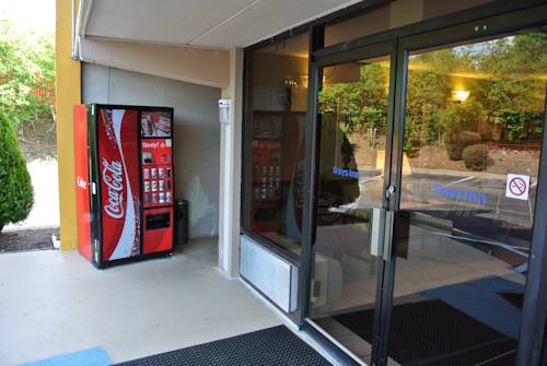 Imagen de la habitación del Hotel Rodeway Inn Norcross. Foto 12