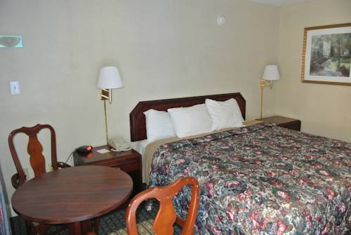 Imagen de la habitación del Hotel Rodeway Inn Norcross. Foto 13