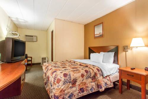 Imagen de la habitación del Hotel Rodeway Inn North, Sandusky - Cedar Point. Foto 5