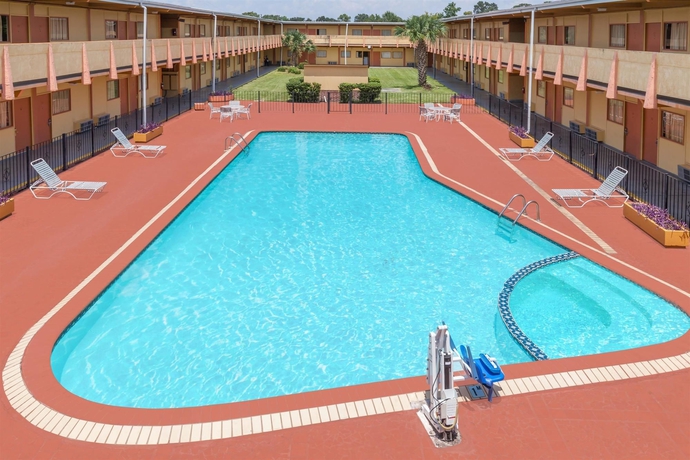 Imagen de la piscina del Hotel Rodeway Inn, Nueva orleans. Foto 16